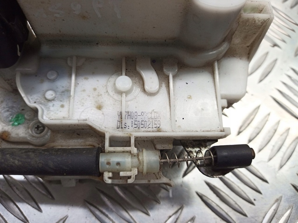 Замок двері центральний правий задній alfa romeo 159 2.4 jtd 50502159 Ціна