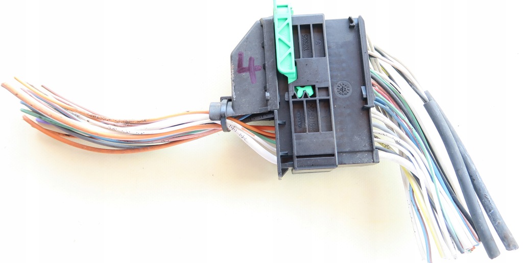 фото №1, Разъёмы большой чёрные pod сиденье водителя renault scenic ii 2 megane 2 ii