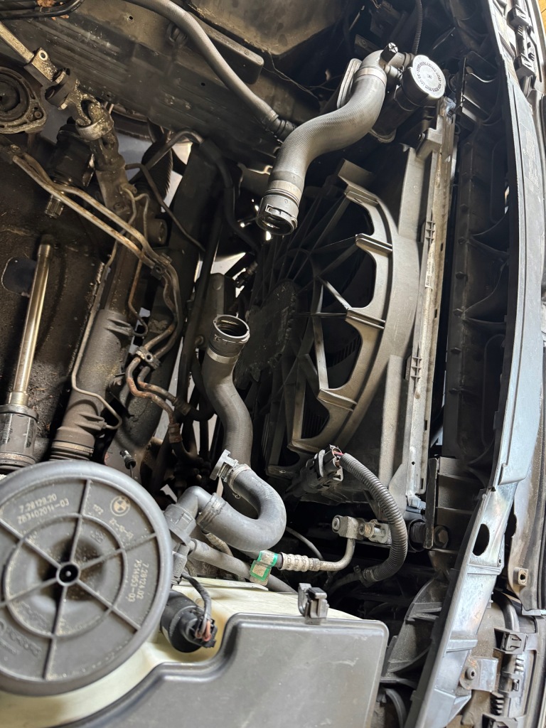 фото №7, Bmw x3 e83 перед капот лампы ксенон крылья бампер blacksapphire 475