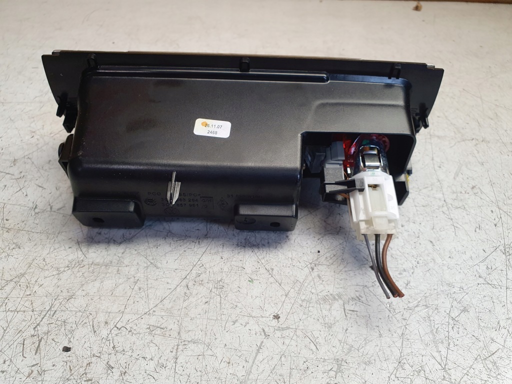 фото №4, Попільничка перед passat b6 3c0863284