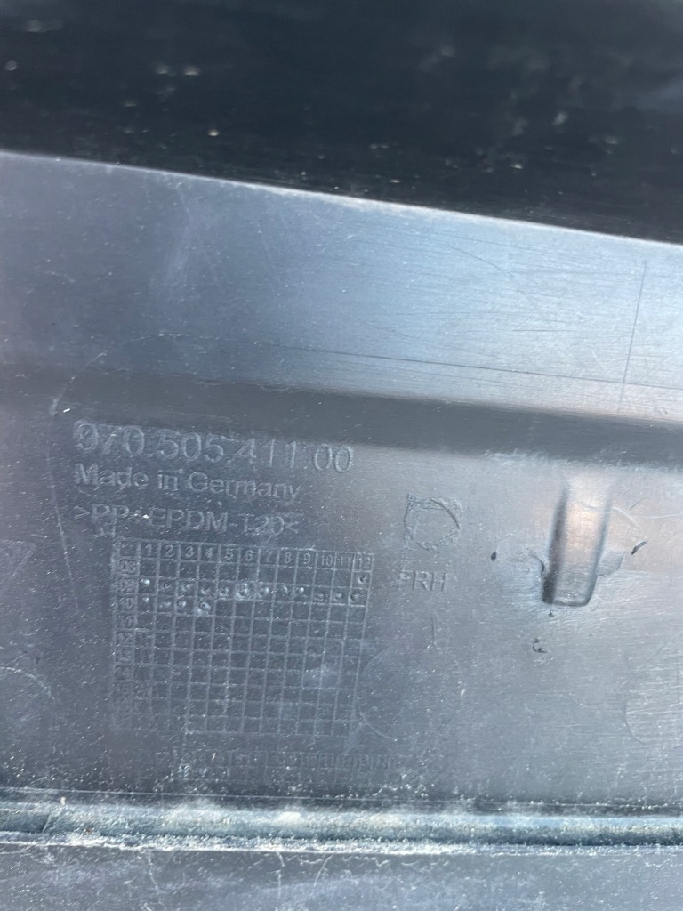 фото №11, Porsche оригинальный номер 97050541100 бампер задний