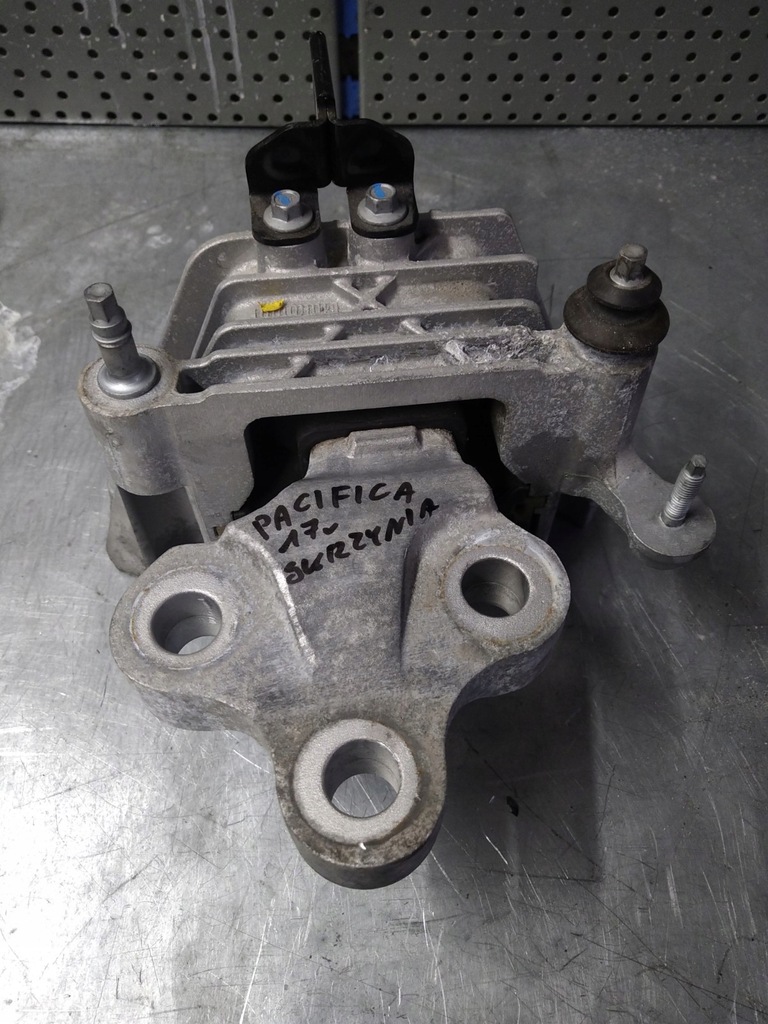 фото №1, Chrysler pacifica 2016-2023r подушка коробки