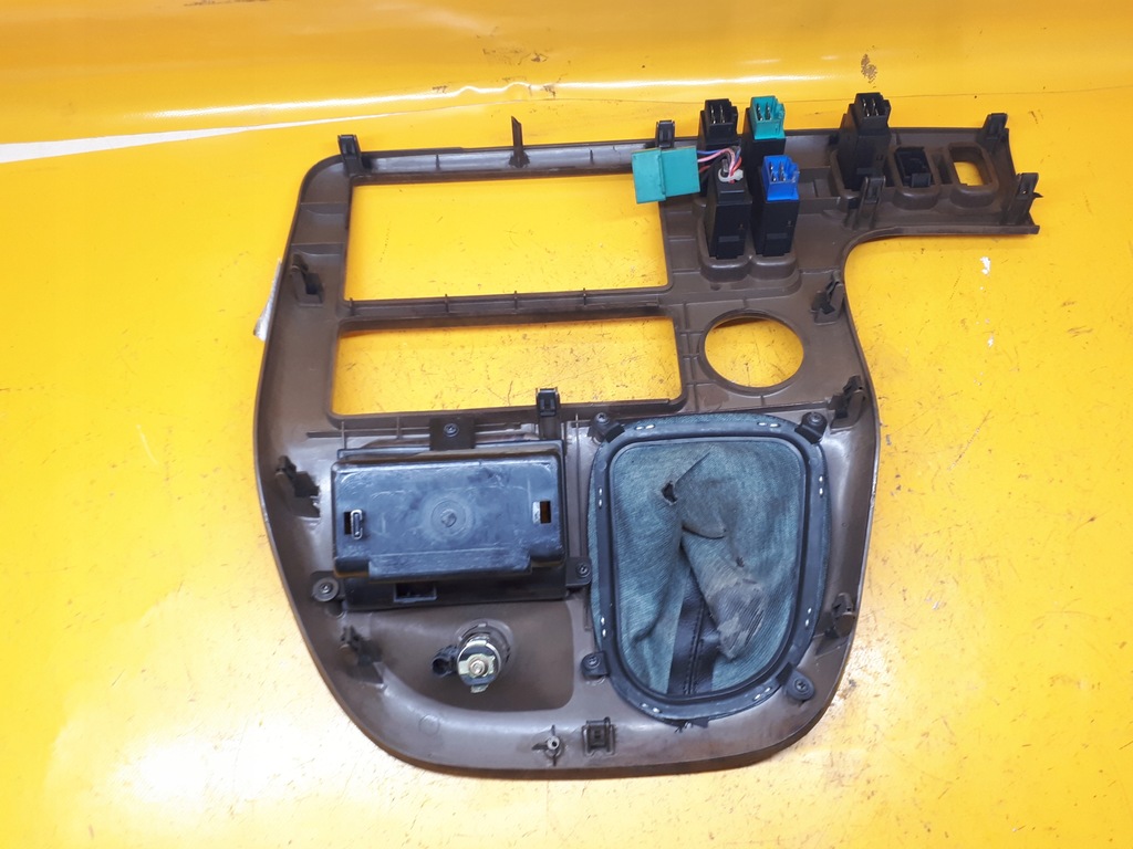 фото №11, Панель рамка консолі kia carnival i 99-06r