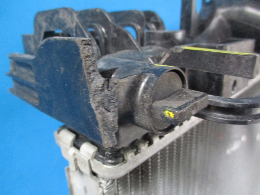 Радиатор воды renault megane iv 214105169r Оригинал