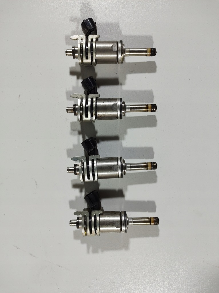 фото №1, Lexus is300h 2.5 13r форсунка 23250-31120