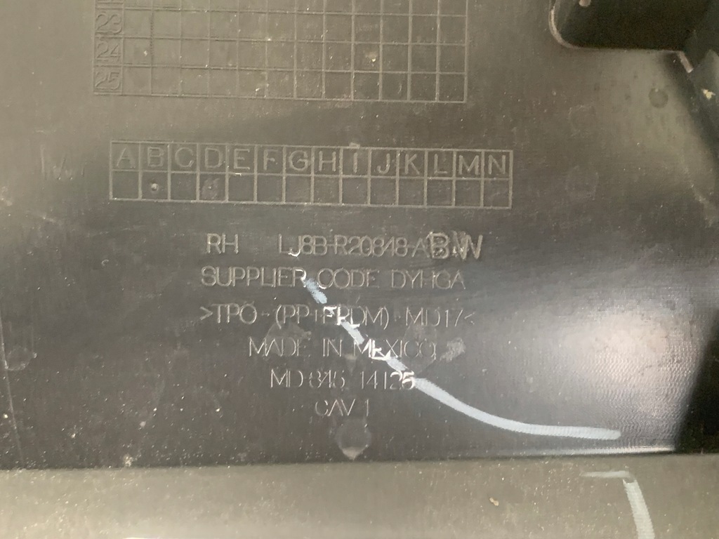 фото №15, Ford mustang mach-e rwd 75.7kwh молдинг дверь правый перед правая передняя