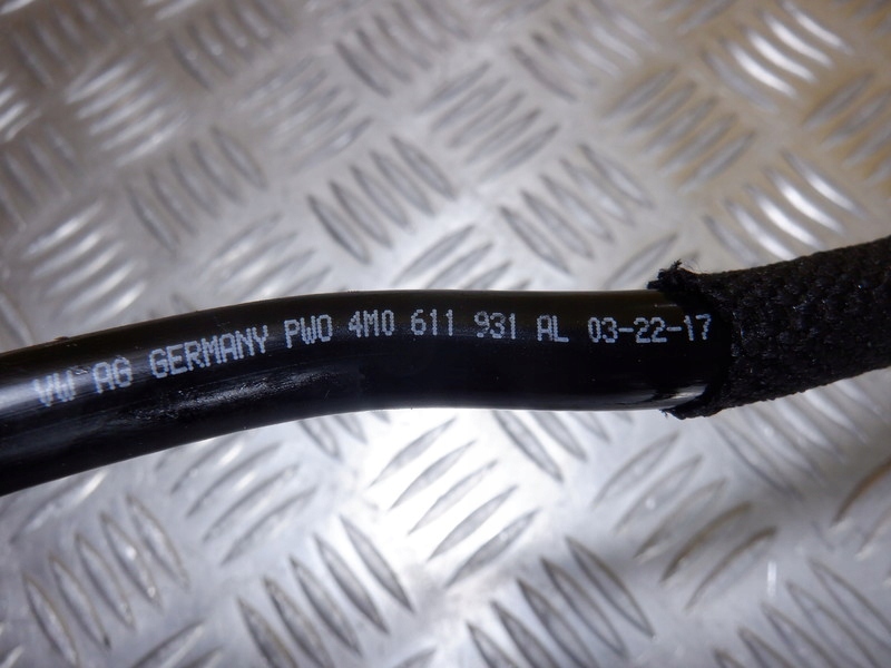 фото №3, Audi q7 q8 touareg трубка вакууму 4m0611931al