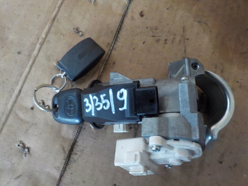 фото №1, Toyota auris 1.3b замок зажигания i ключ