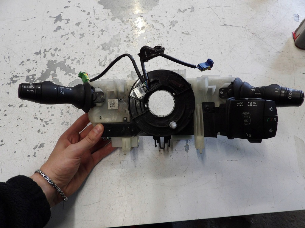 фото №1, Переключатель комбинированный 255670019r renault оригинальный номер