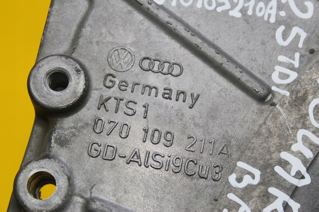 фото №7, Корпус розподільного валу touareg 2.5 tdi 070109211a