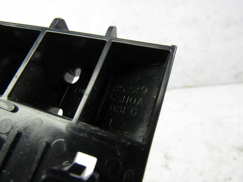 фото №8, Nissan leaf ii напрямна бампера лівий задня 852295sh0a