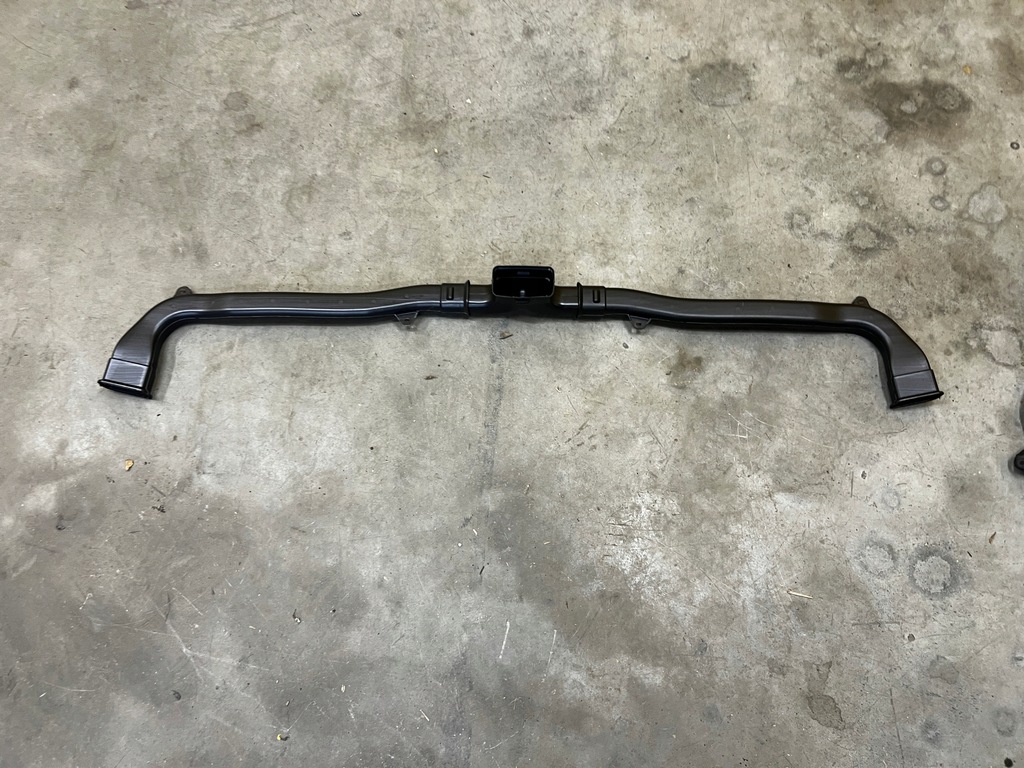 фото №1, Канал шланг впуск воздухозаборник воздуха стекло перед peugeot 2008 ii