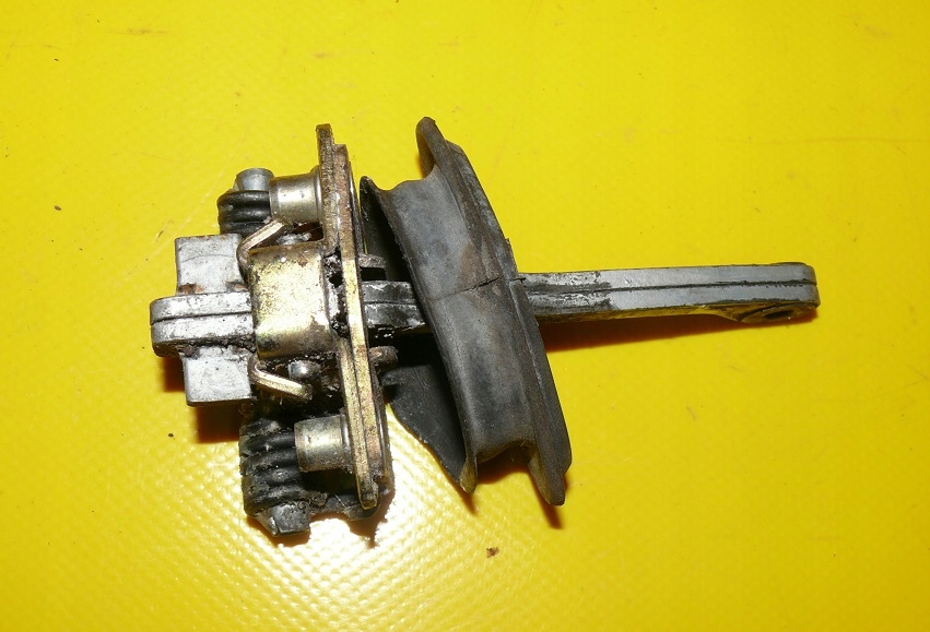 фото №1, Ограничитель дверь правый перед vw new beetle cabrio