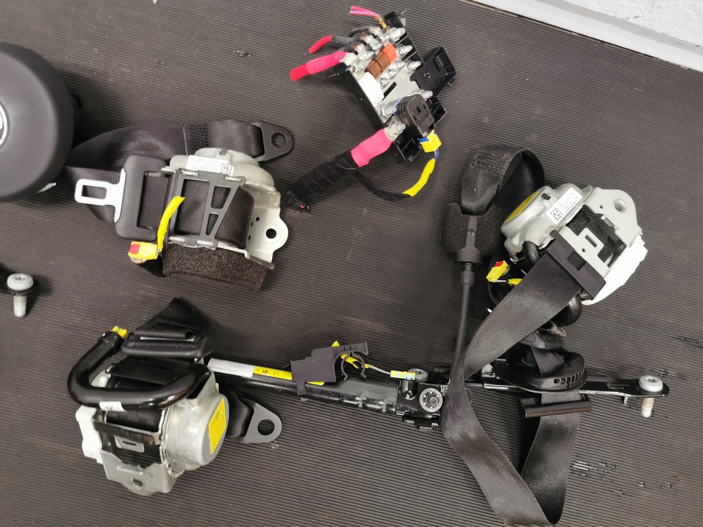 фото №10, Alfa romeo stelvio приборная панель приборная панель консоль ремни подушка безопасности оригинал