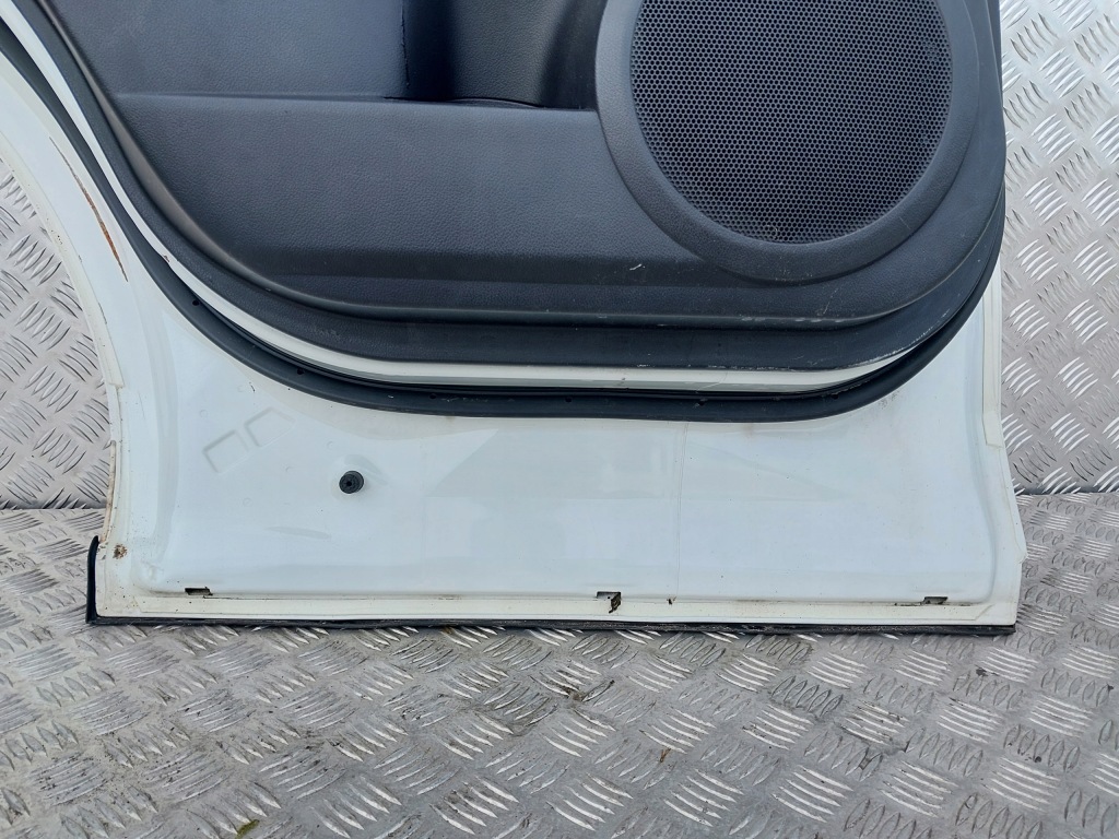 Купити 130. дверей ліве задні mazda cx-7