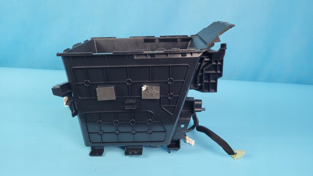 Kia sorento iv 1.6t-gdi 20r бардачок полка туннель среднего 84681-p2000 Доставка