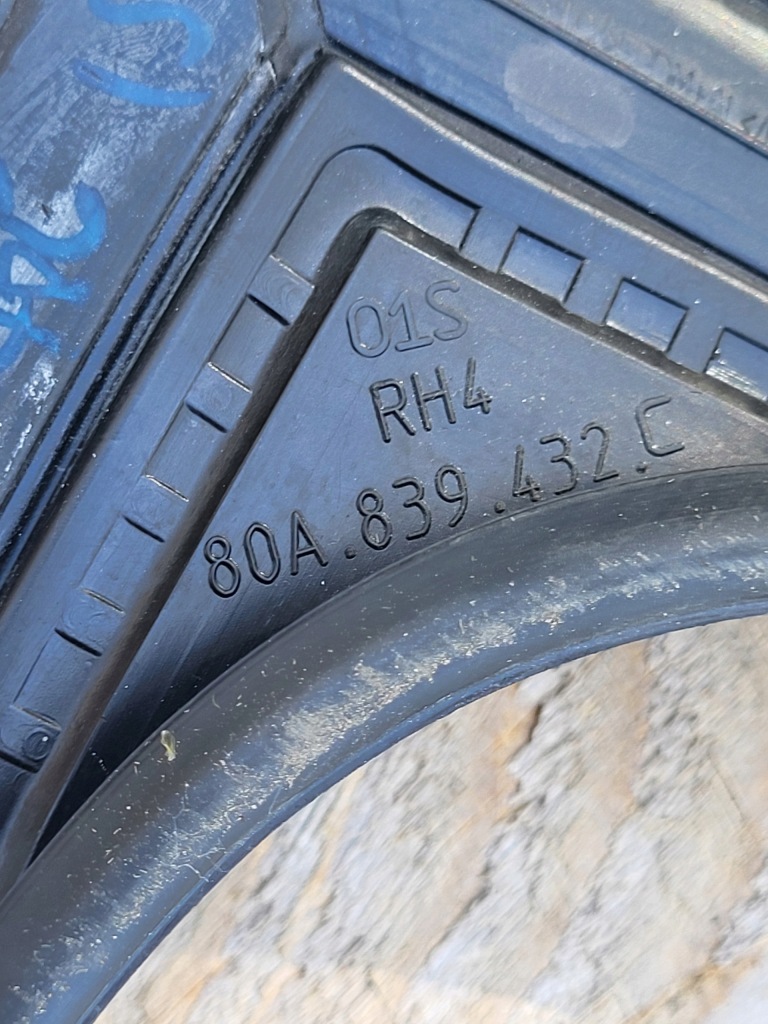 фото №10, Молдинг прокладка рамы дверь правый задняя - audi q5 ii 2