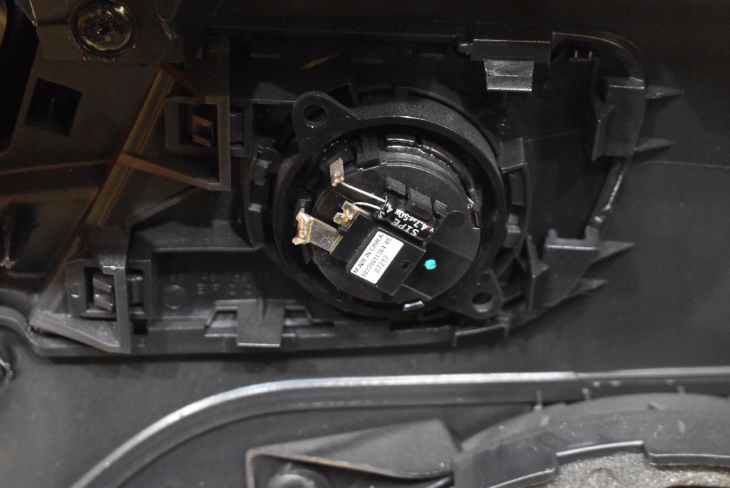 Карка обшивки дверь комплект европа  peugeot 208 1 1 5d hb рестайлинг  15-19 Оригинал