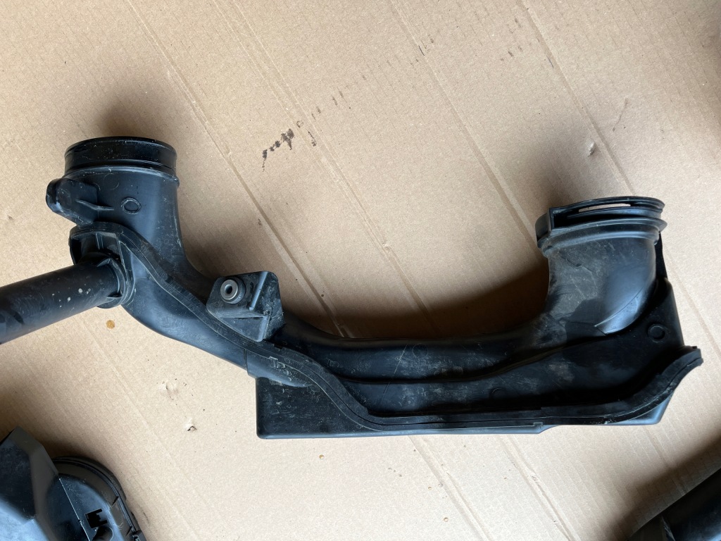 фото №1, Труба воздухозаборник wąż воздуха volvo v40 ii 2016-2019 31370135