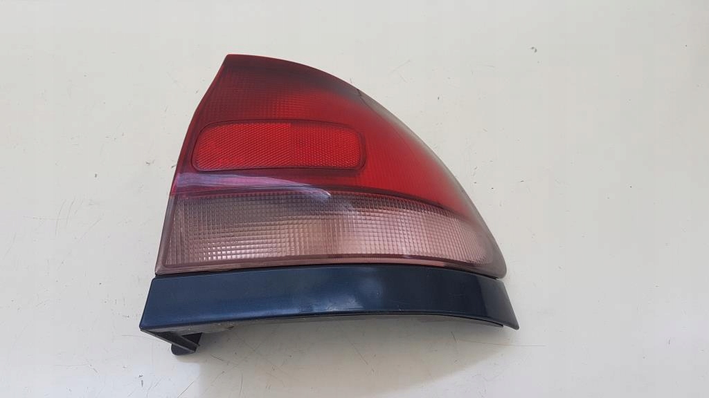 фото №3, Лампа правий задня mazda 626 iv хетчбек 0431392