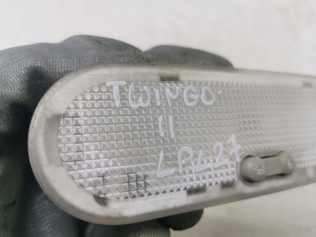 фото №3, Лампа потолочный renault twingo ii 07-14