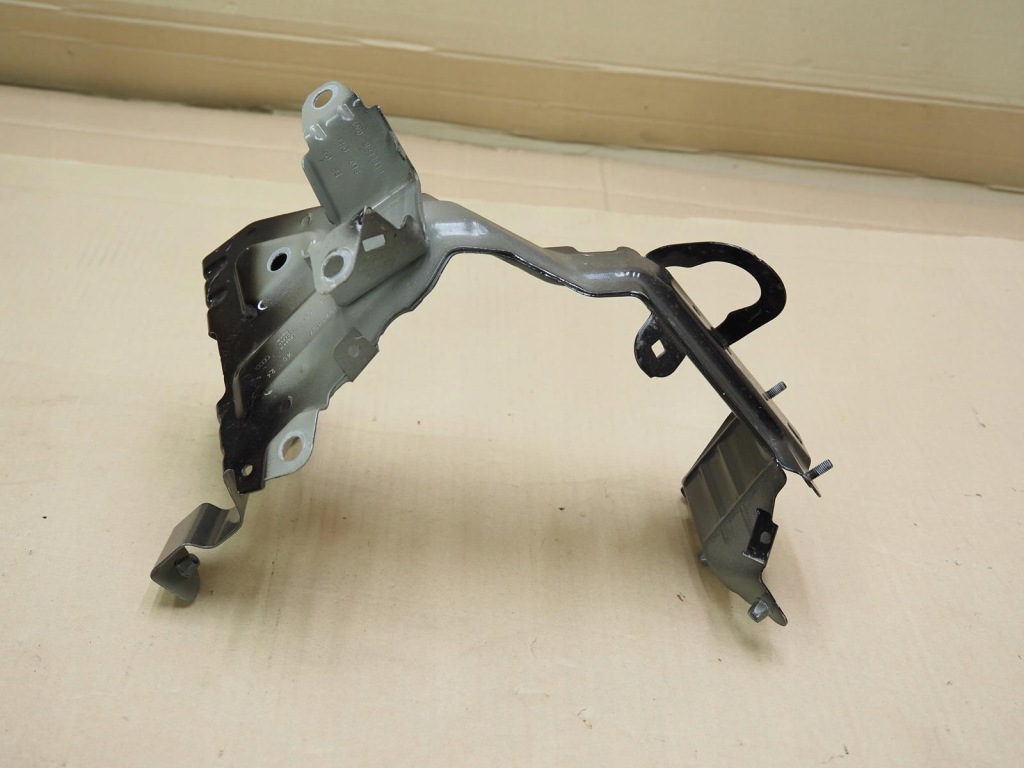 Audi q7 ii кронштейн крила лівого  перед 4m0821161b 4m0821131c Зі Шроту