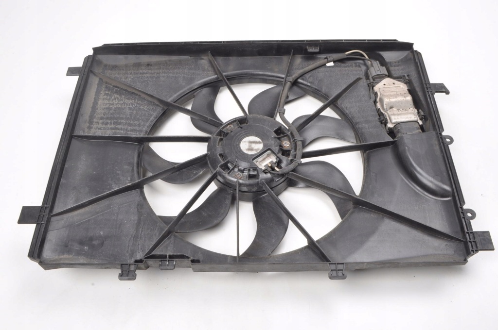 Mercedes w176 вентилятор радиатора воды a2465000093 Недорого