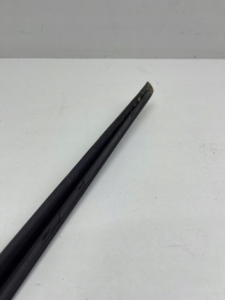 фото №7, Audi a6 c7 молдинг прокладка стекло лобовое правая