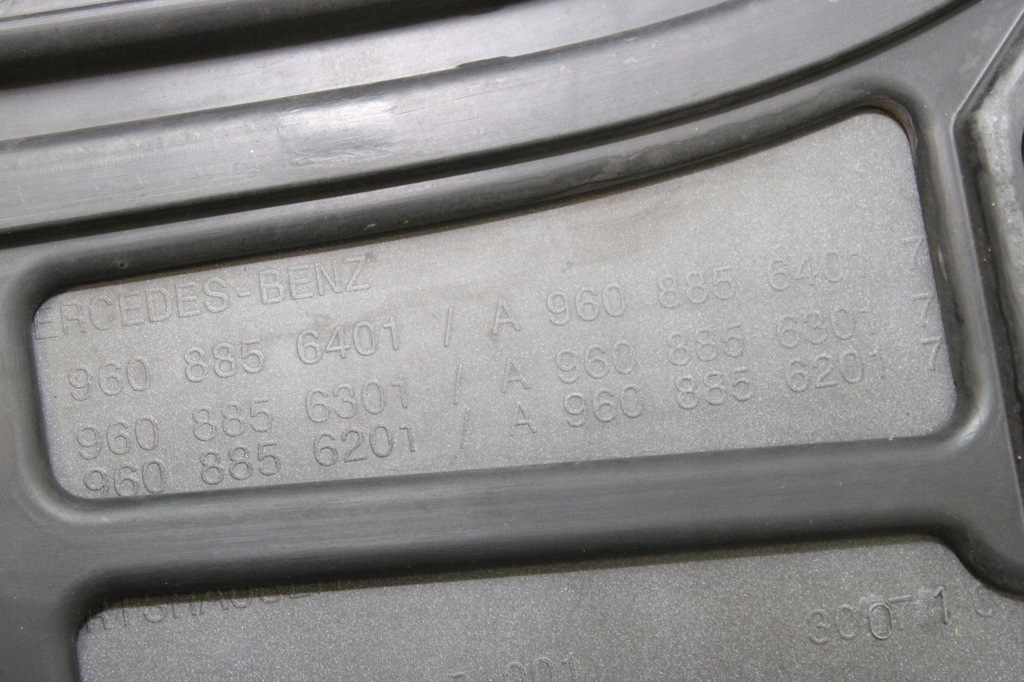 фото №7, Mercedes actros mp4 11-19 бампер перед середина оригинал белый lowdeck