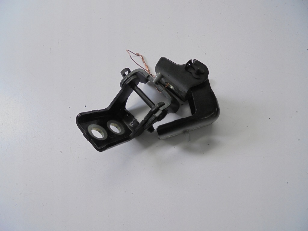 фото №1, Петли дверь левый задняя peugeot 2008 i przed lift 1.2 бензин 15 rok ktv