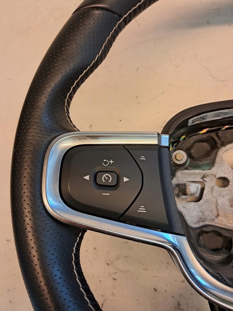 фото №5, Повітропровід шкіра r-design volvo xc40 p32288649