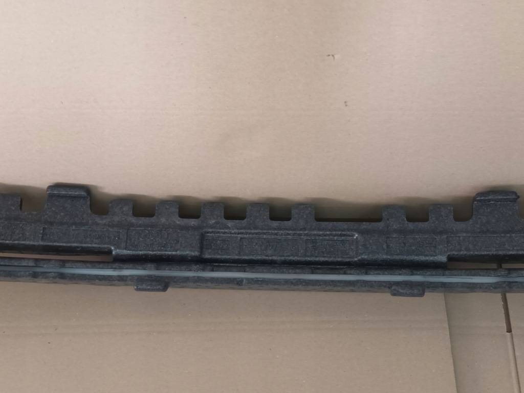 Абсорбер бампера передній audi a4 b9 8w0 перед + датчики Зі Шроту