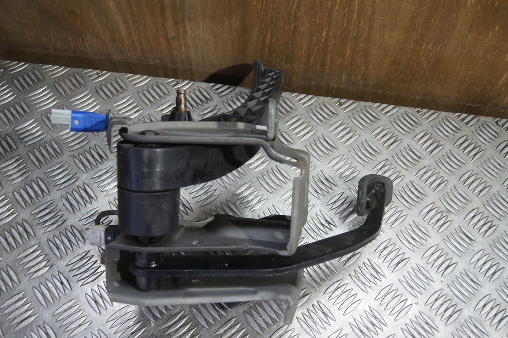 фото №8, Педаль тормоза сцепления duster 8200874852