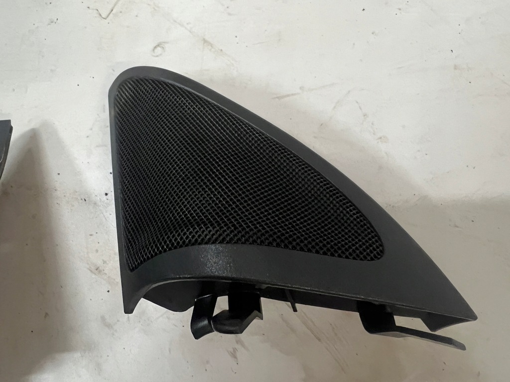 фото №1, Mercedes gla lift 17-19 w156 x156 треугольник заглушка динамик дверь левый перед