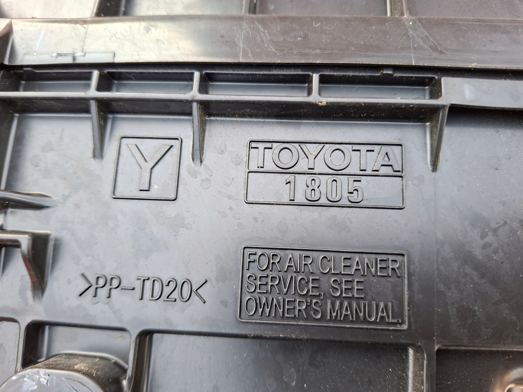 Корпус повітрозабірник труба фільтра повітря toyota yaris iv gr 1.6 t 20+ 1805 Ціна