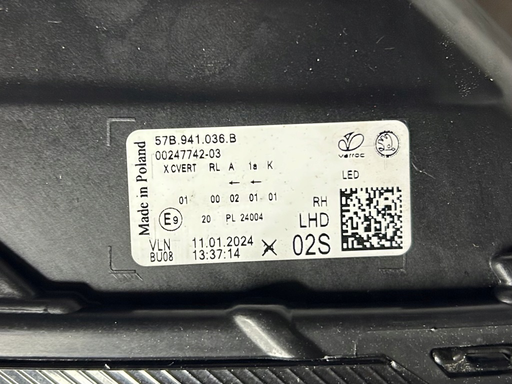 Skoda karoq рестайлинг  57a 57b фара правая full led crystal ходовие огни  st.bdb Цена