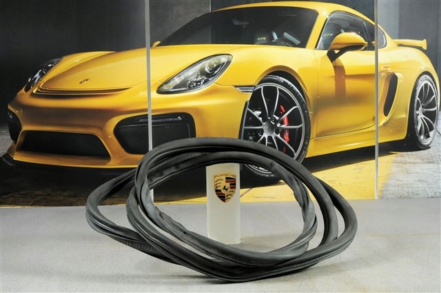 фото №1, Porsche 958 cayenne прокладка дверь внутренняя l=r