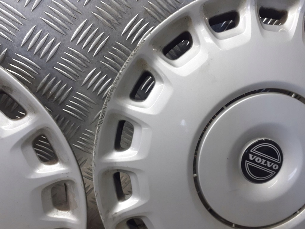 Колпаки оригинальные комплект r 15 volvo v50 2.0 d 30714075 Недорого