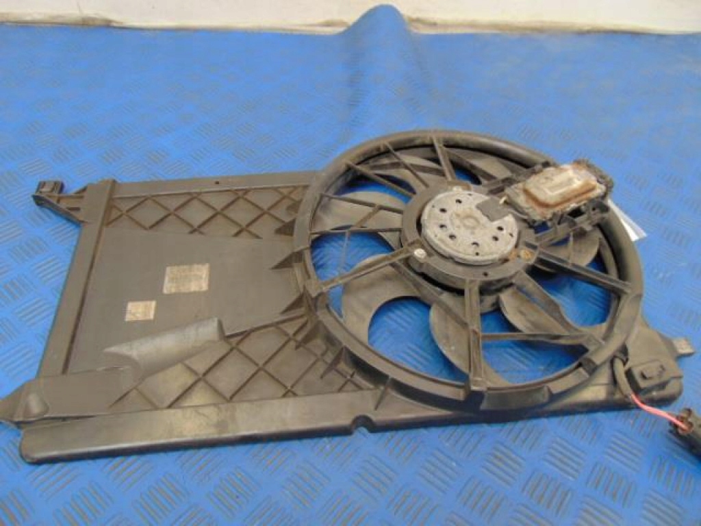 Ford focus mk2 1.6tdci вентилятор радиатора 1137328558 Оригинал