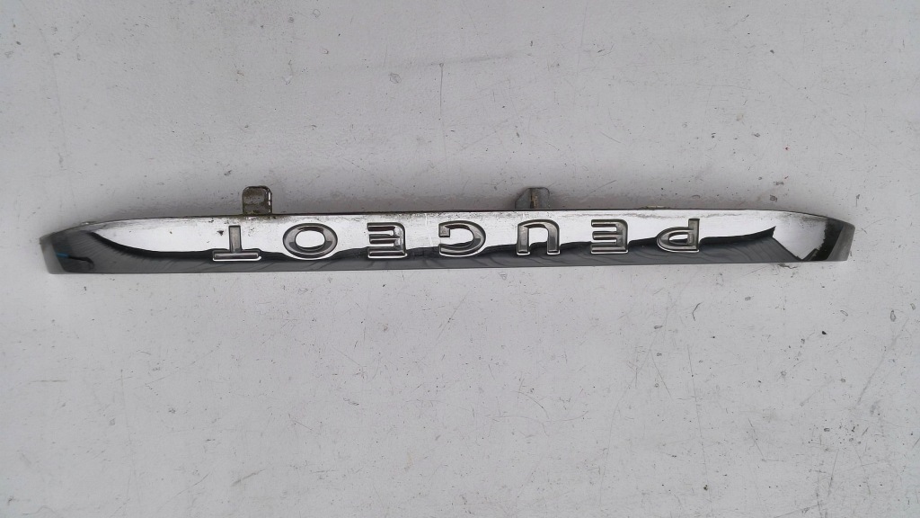 фото №1, Peugeot 2008 значок молдинг емблема бампера перед хром 9802531877