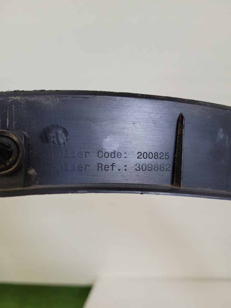 фото №13, Tesla y молдинг крыла правый перед правая накладка na крыло 1658696-00-a