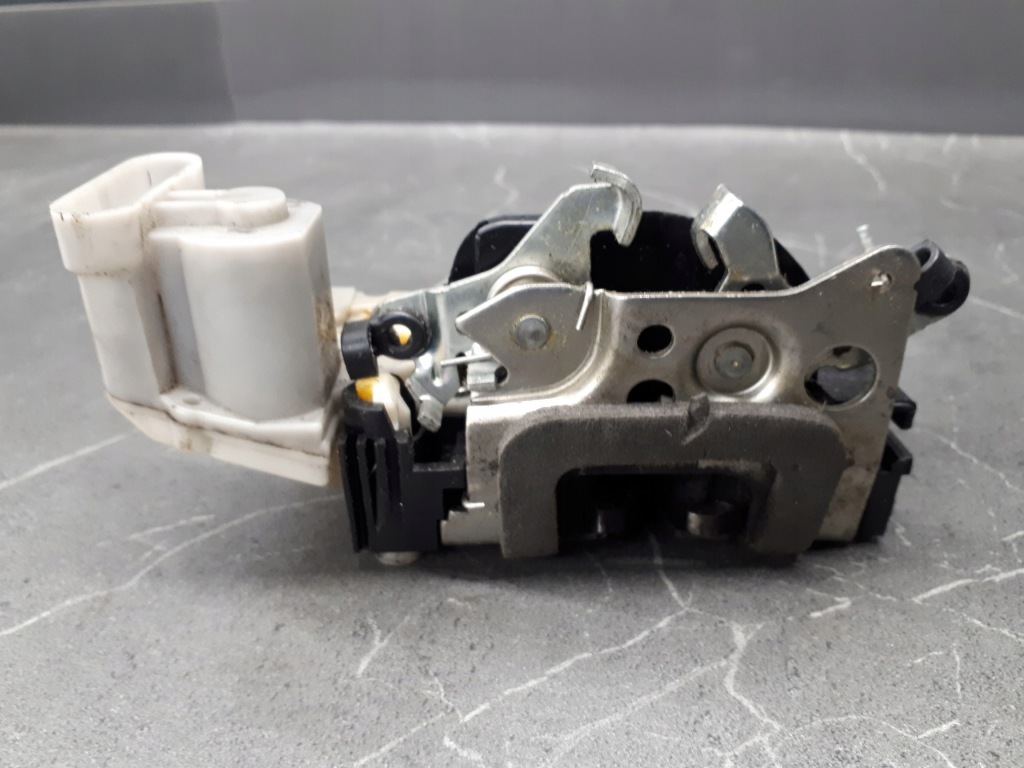 Замок дверь правый задний  lancia lybra 839 4pin с Разборки