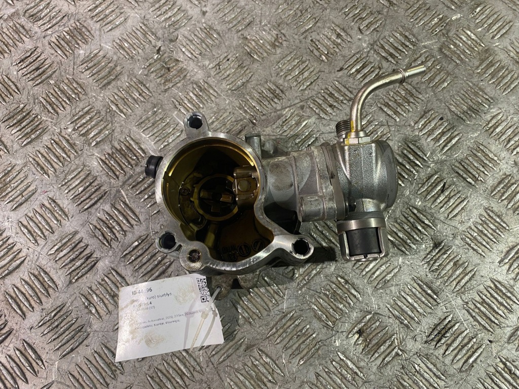 Купить Volvo xc60 2020 насос впрыскная 31480558