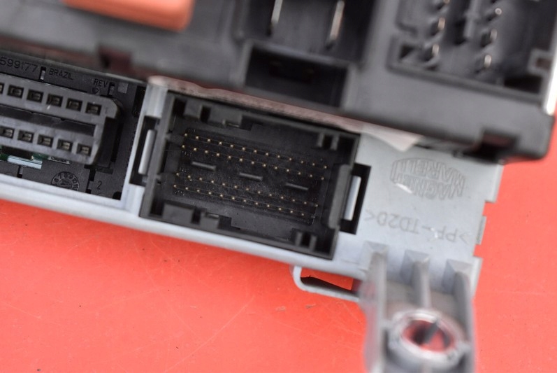 Купити Коробка запобіжників 51778008 fiat linea 1.4 8v 77 km 06-12