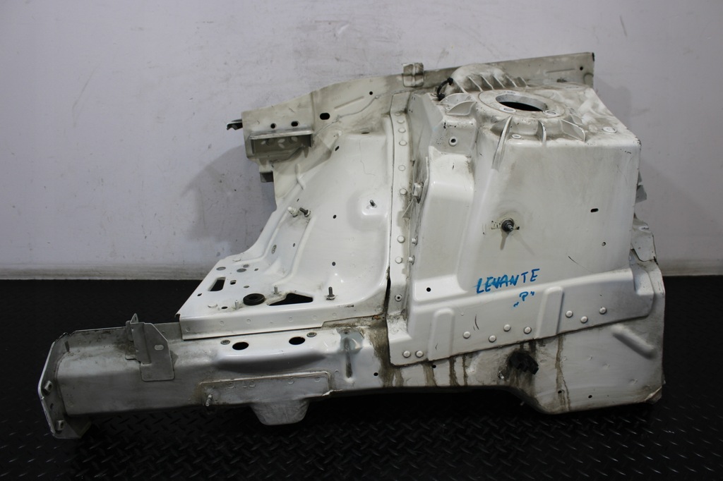 фото №1, Четверть лонжерон подкрылок правый перед maserati levante m161