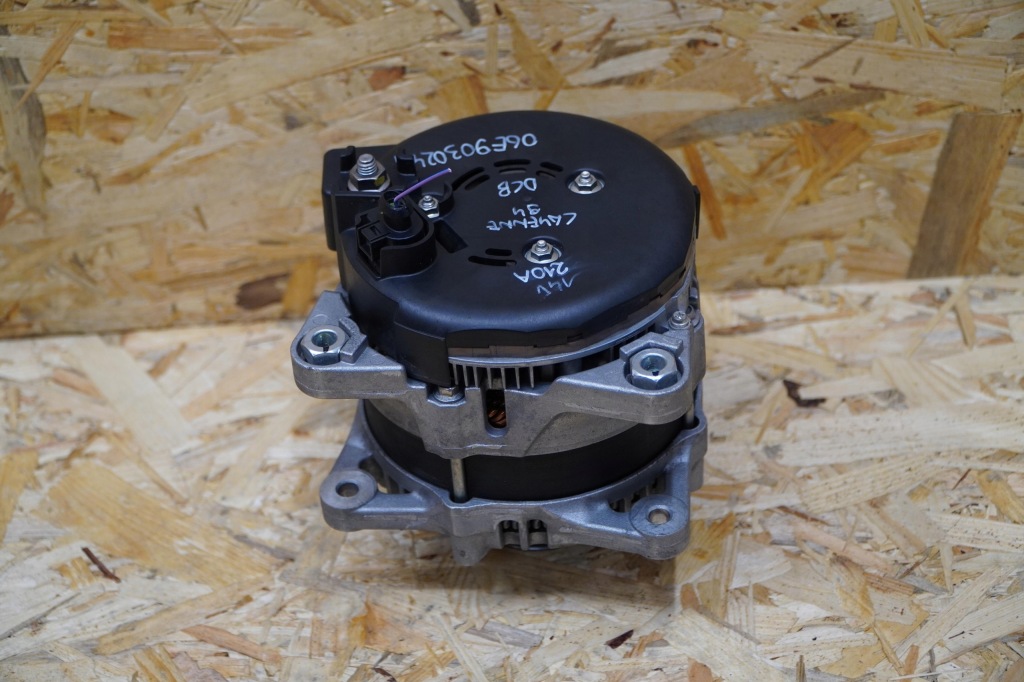 Генератор 06e903024t 14v 210a cayenne 3 9y 3.0 b 34tyśkm оригинал 17- Недорого