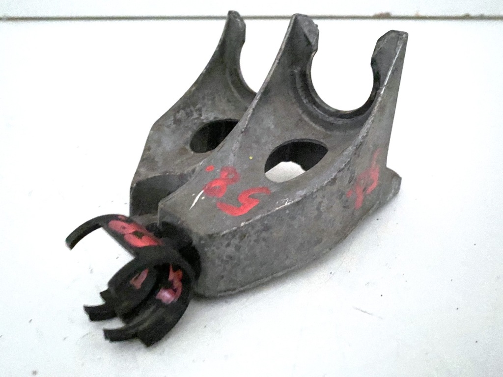 фото №1, Opel adam кронштейн коробки передач 55586861