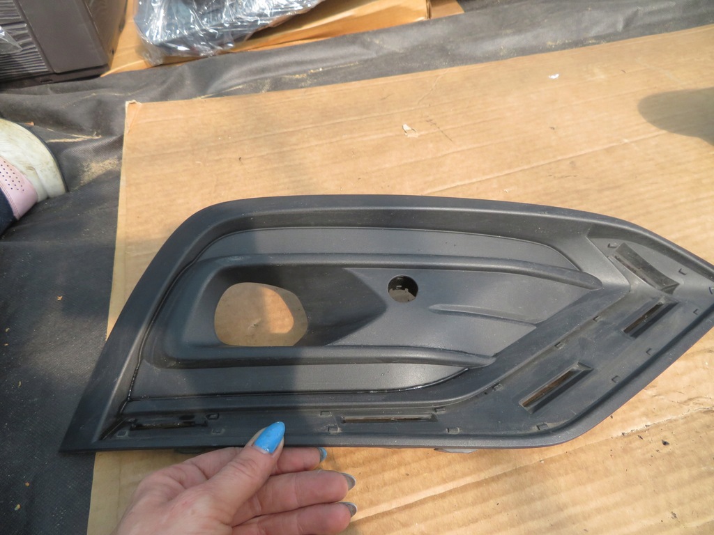 фото №1, Volvo s60 iii v60 решётка заглушка na противотуманная фара правая