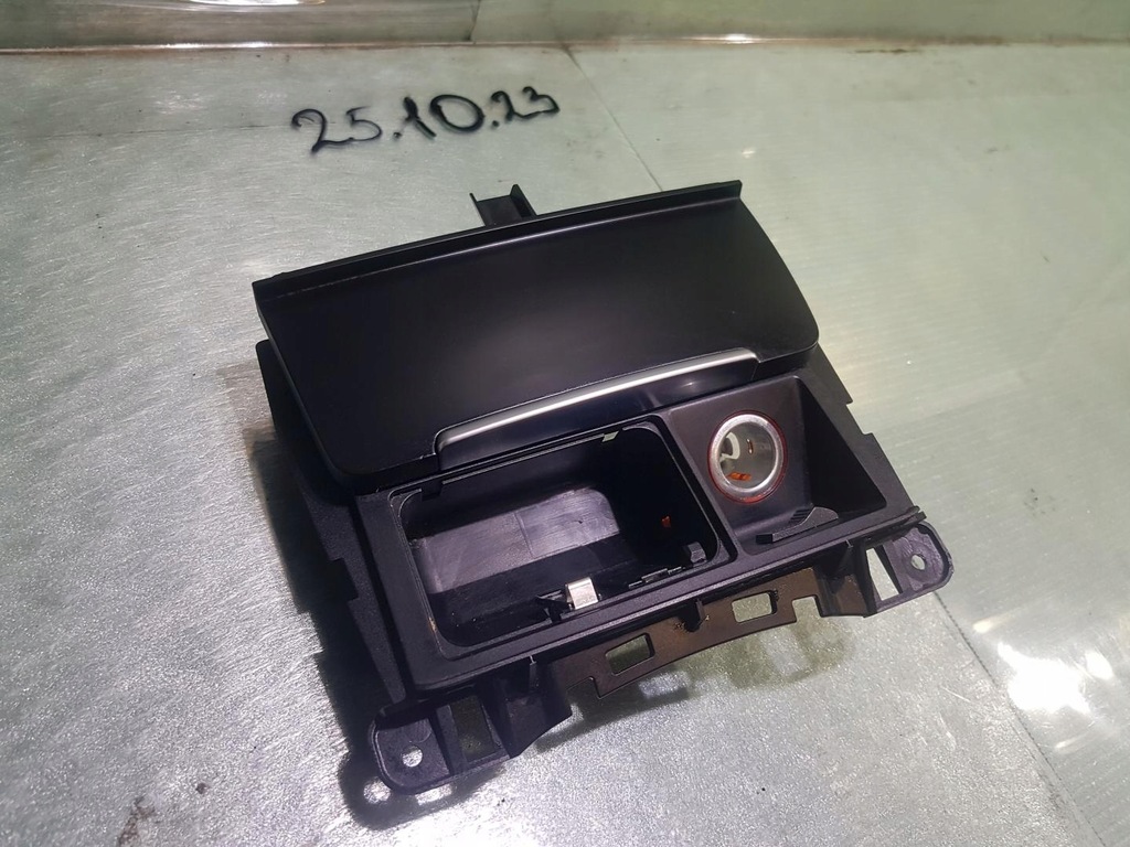 фото №1, Попільничка бардачок audi a4 b8