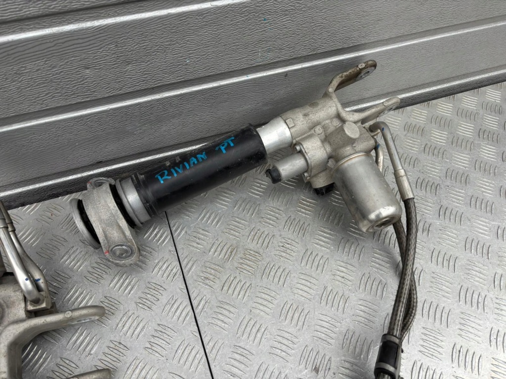 Rivian r1t r1s амортизатор задний  левый правый c200001904-g Доставка